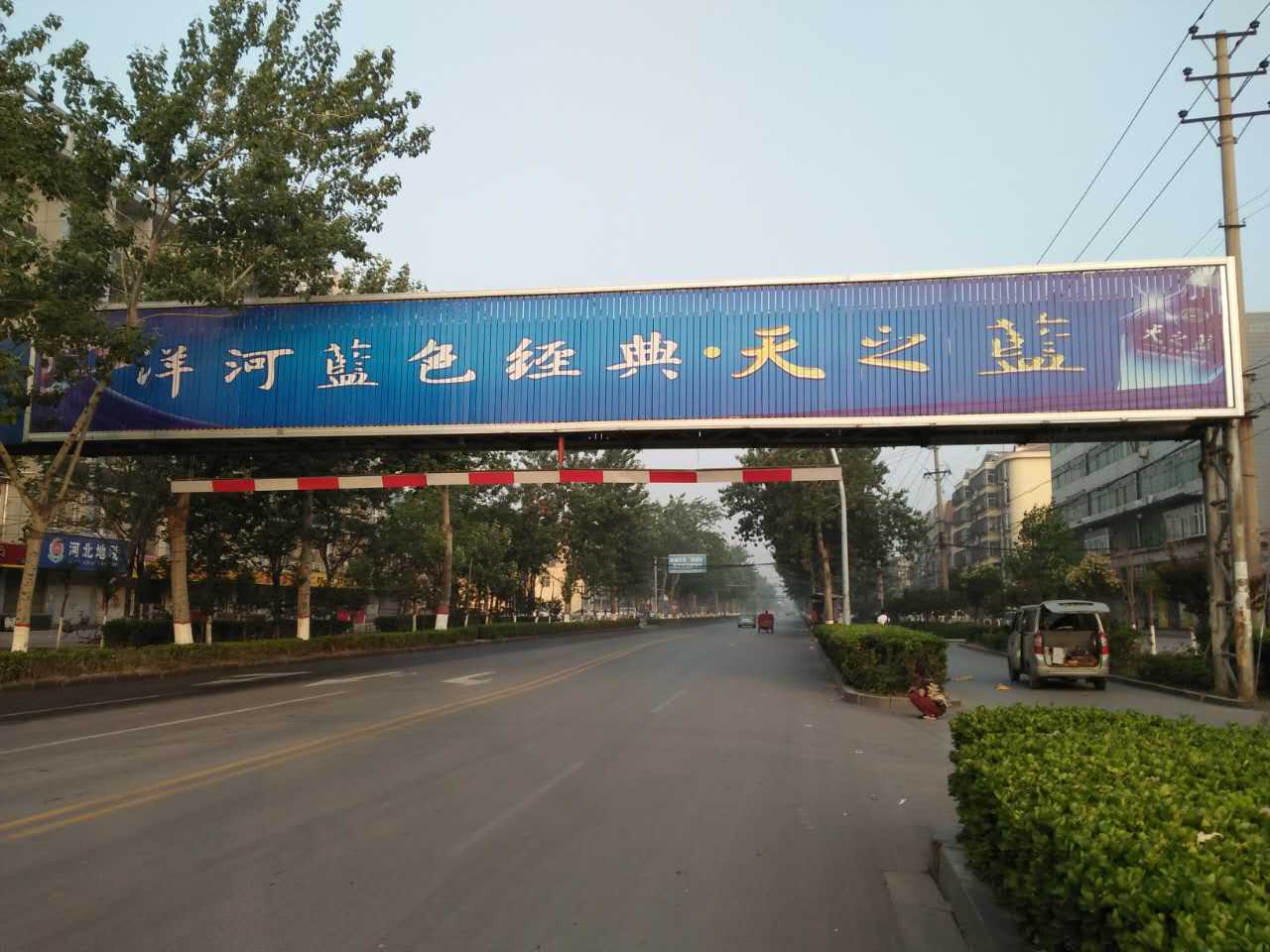 學院滏西廣告展示